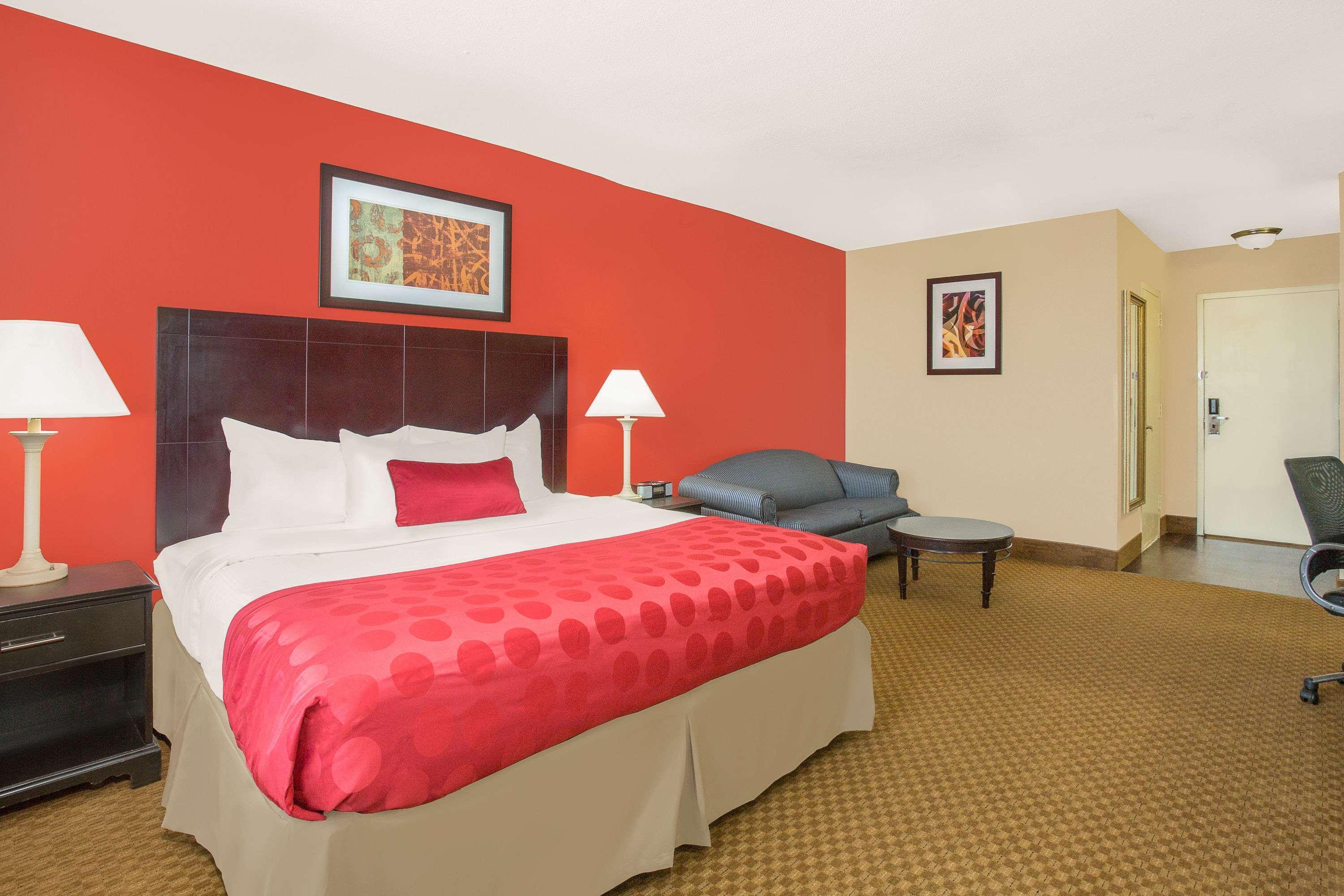 Ramada Plaza By Wyndham Fayetteville Fort Bragg Area Esterno foto