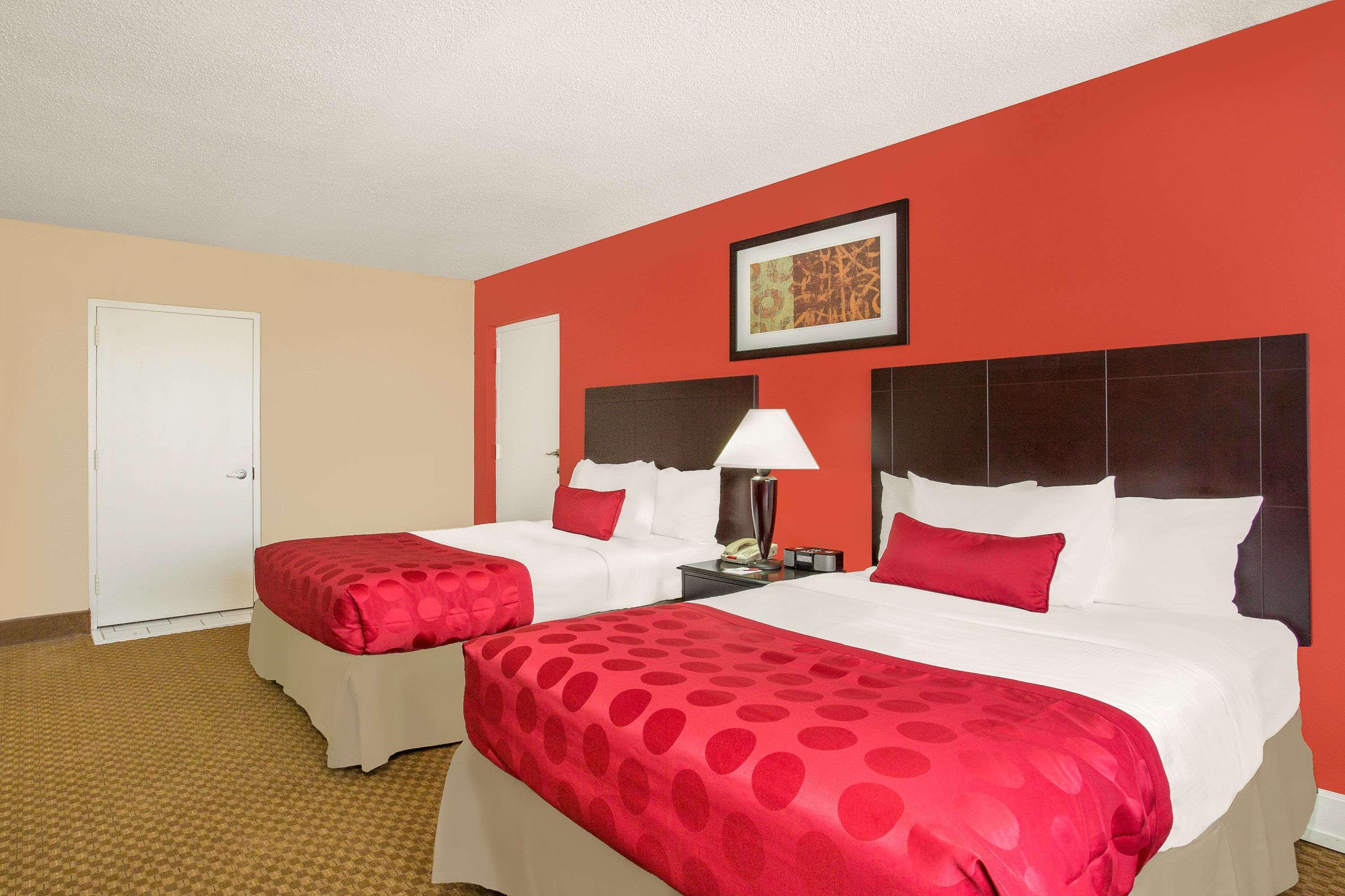 Ramada Plaza By Wyndham Fayetteville Fort Bragg Area Esterno foto