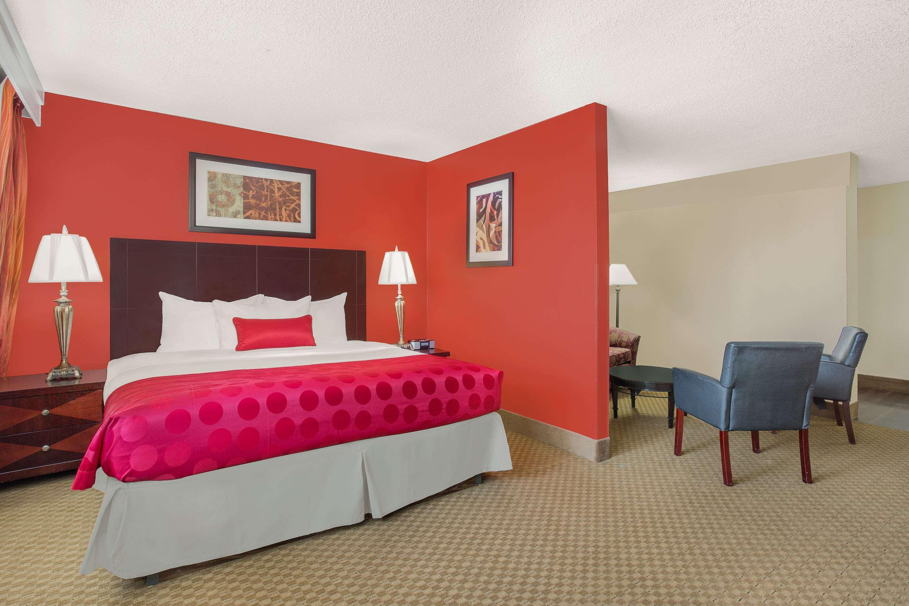 Ramada Plaza By Wyndham Fayetteville Fort Bragg Area Esterno foto
