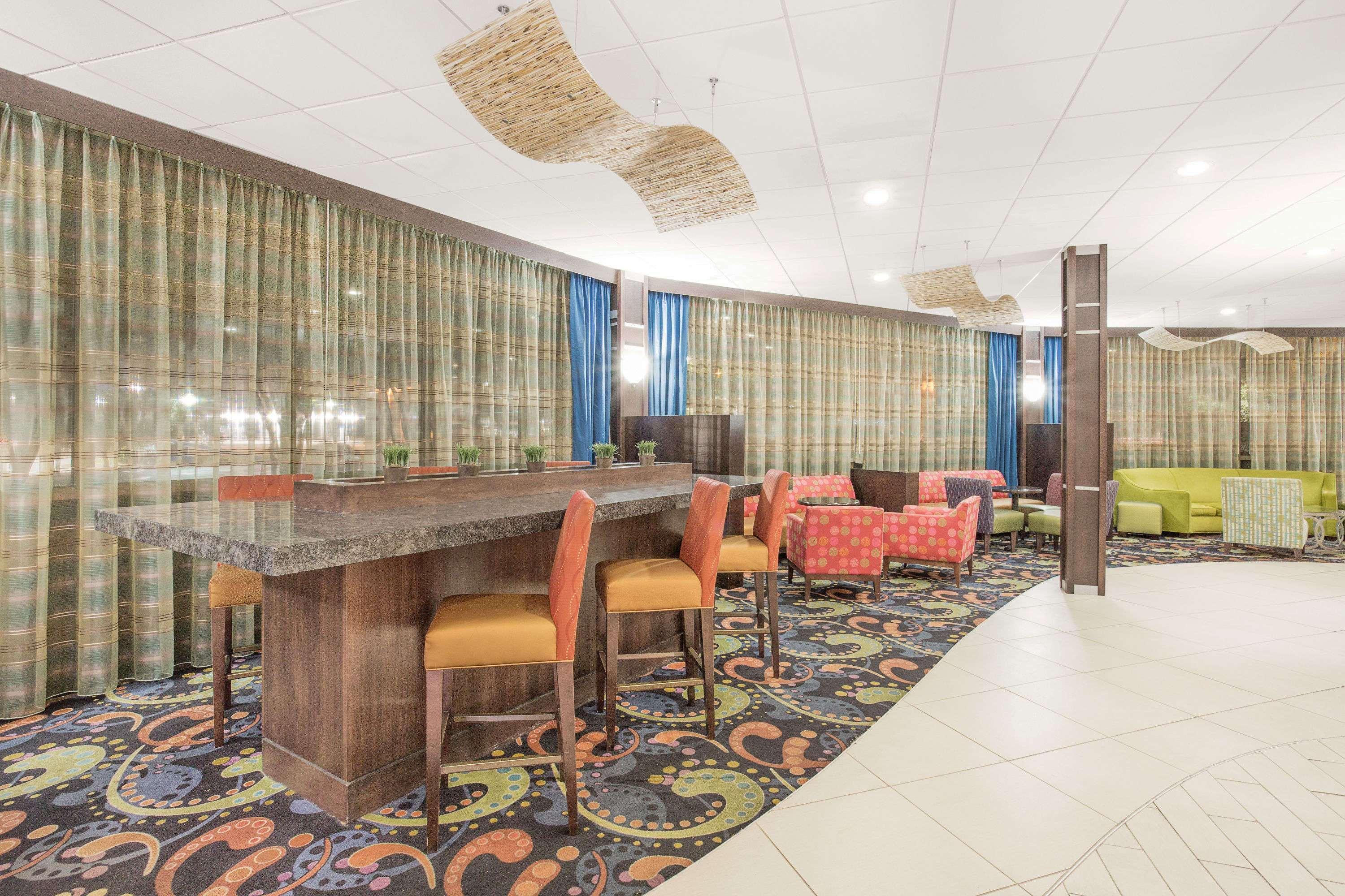 Ramada Plaza By Wyndham Fayetteville Fort Bragg Area Esterno foto