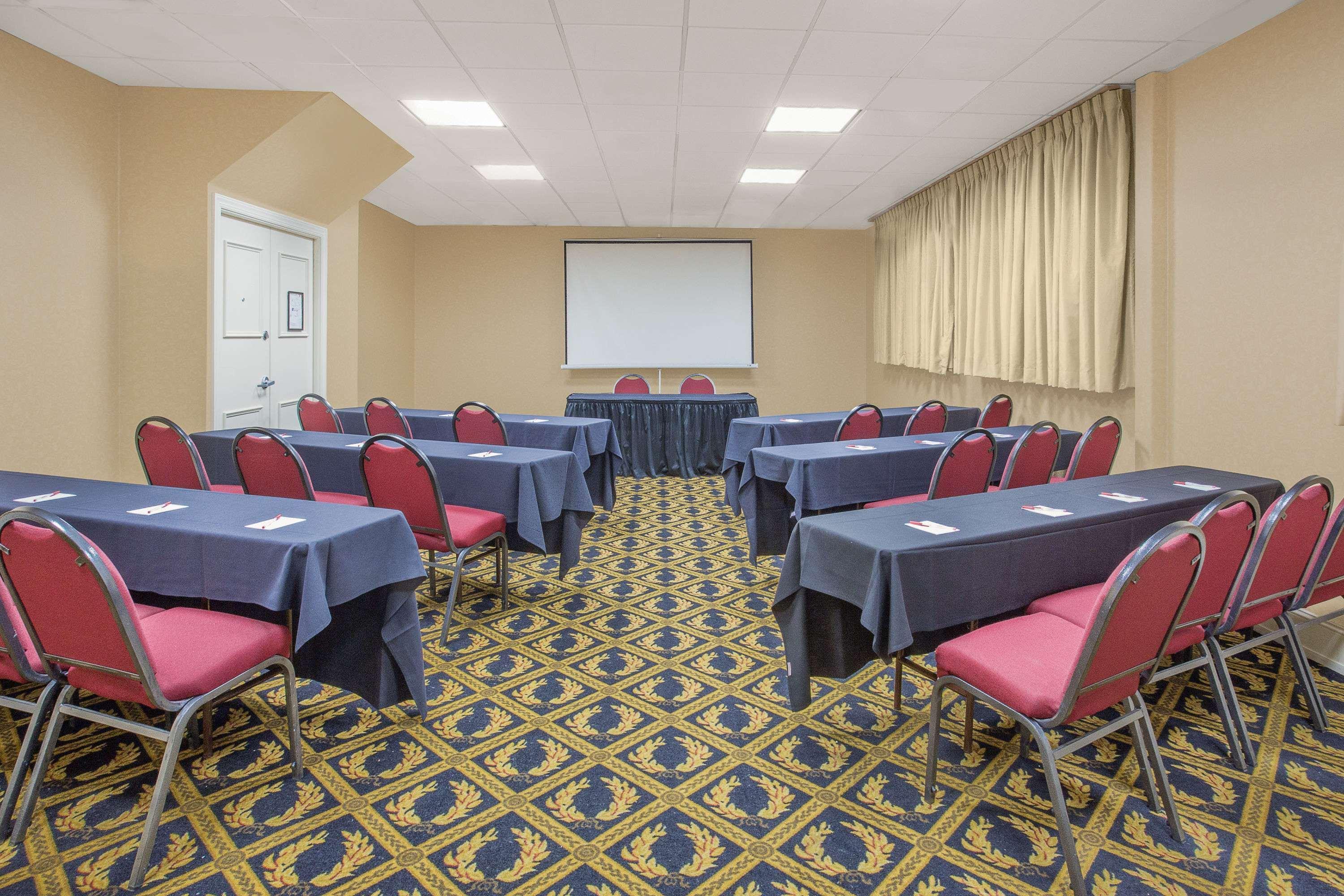Ramada Plaza By Wyndham Fayetteville Fort Bragg Area Esterno foto