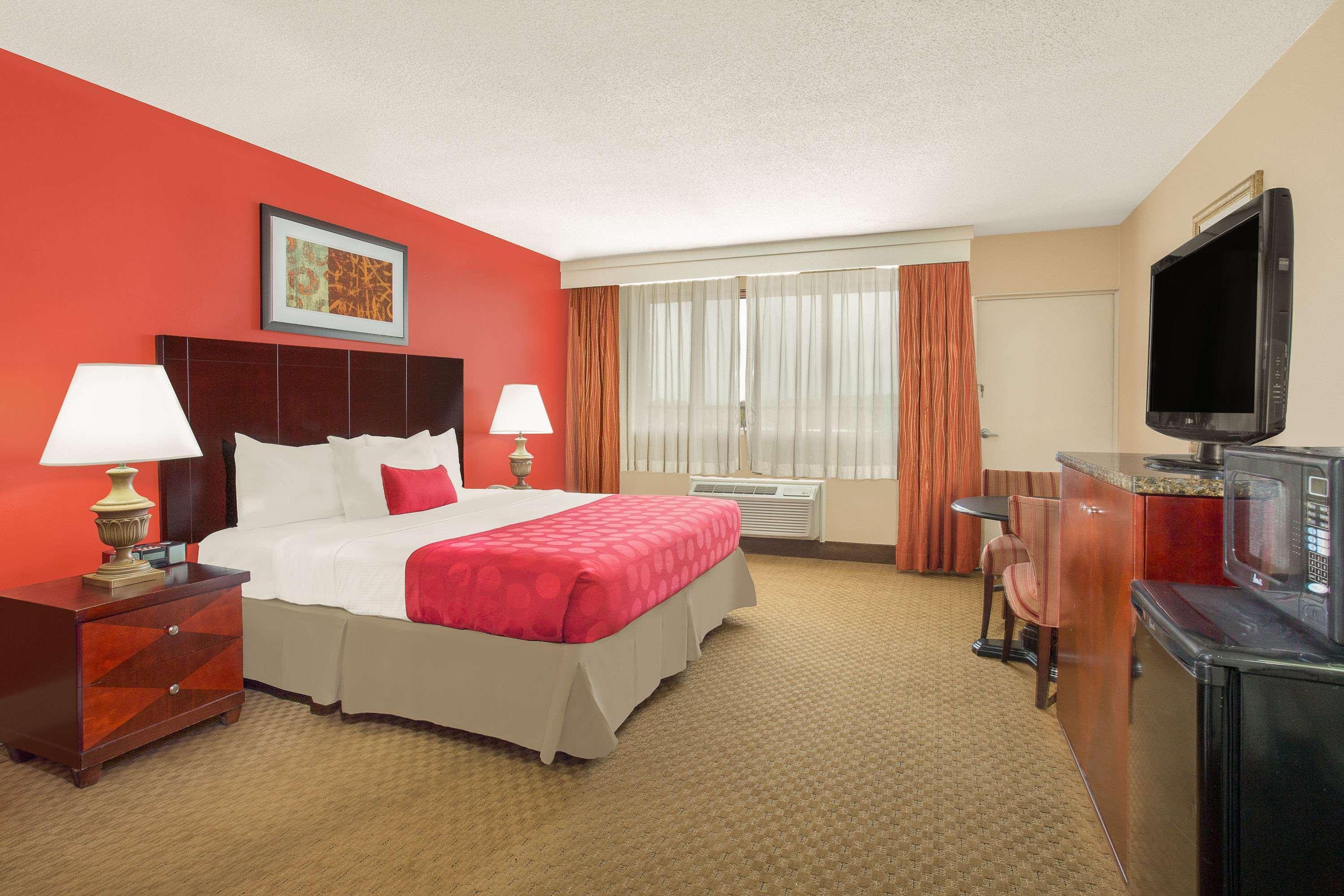 Ramada Plaza By Wyndham Fayetteville Fort Bragg Area Esterno foto