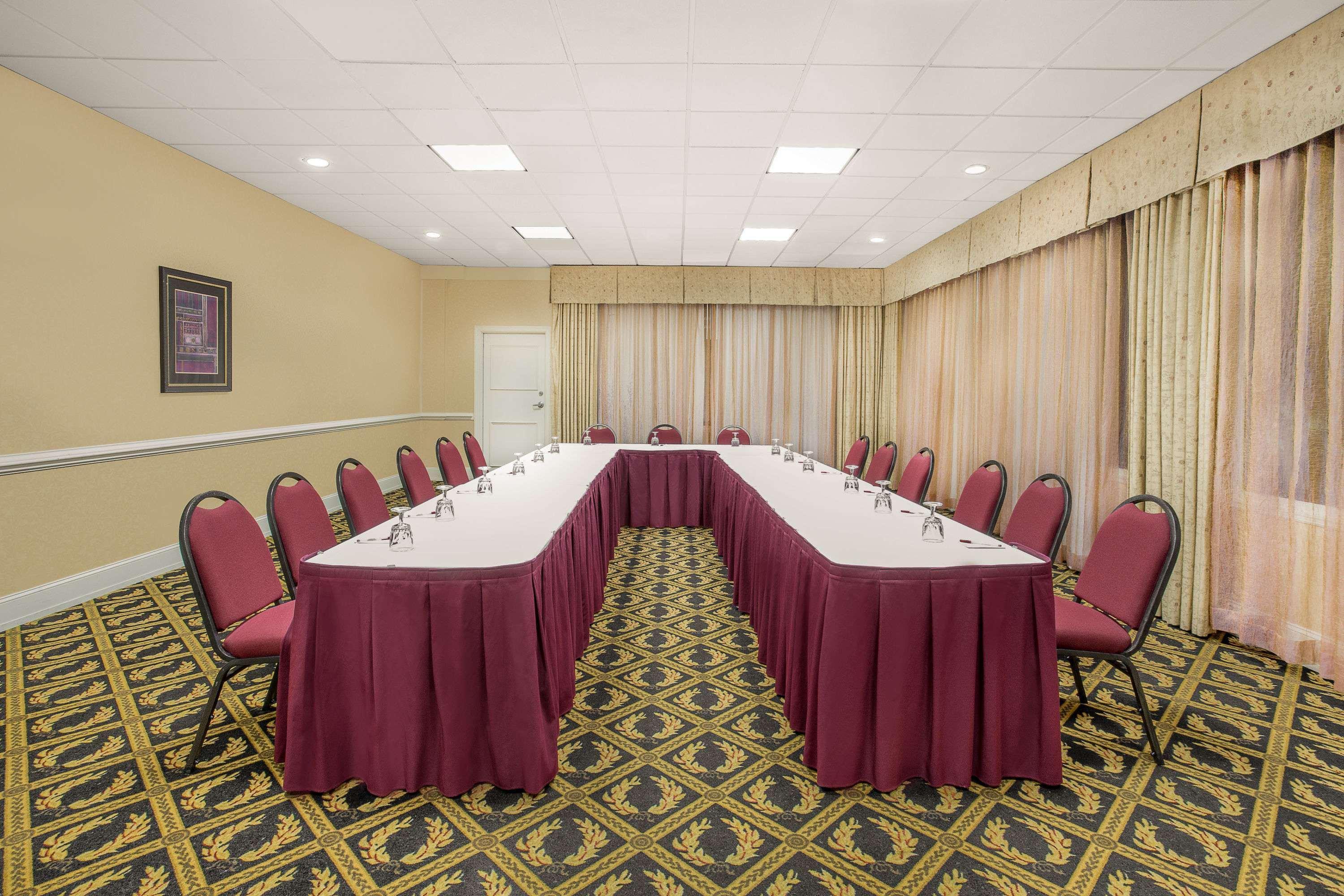 Ramada Plaza By Wyndham Fayetteville Fort Bragg Area Esterno foto