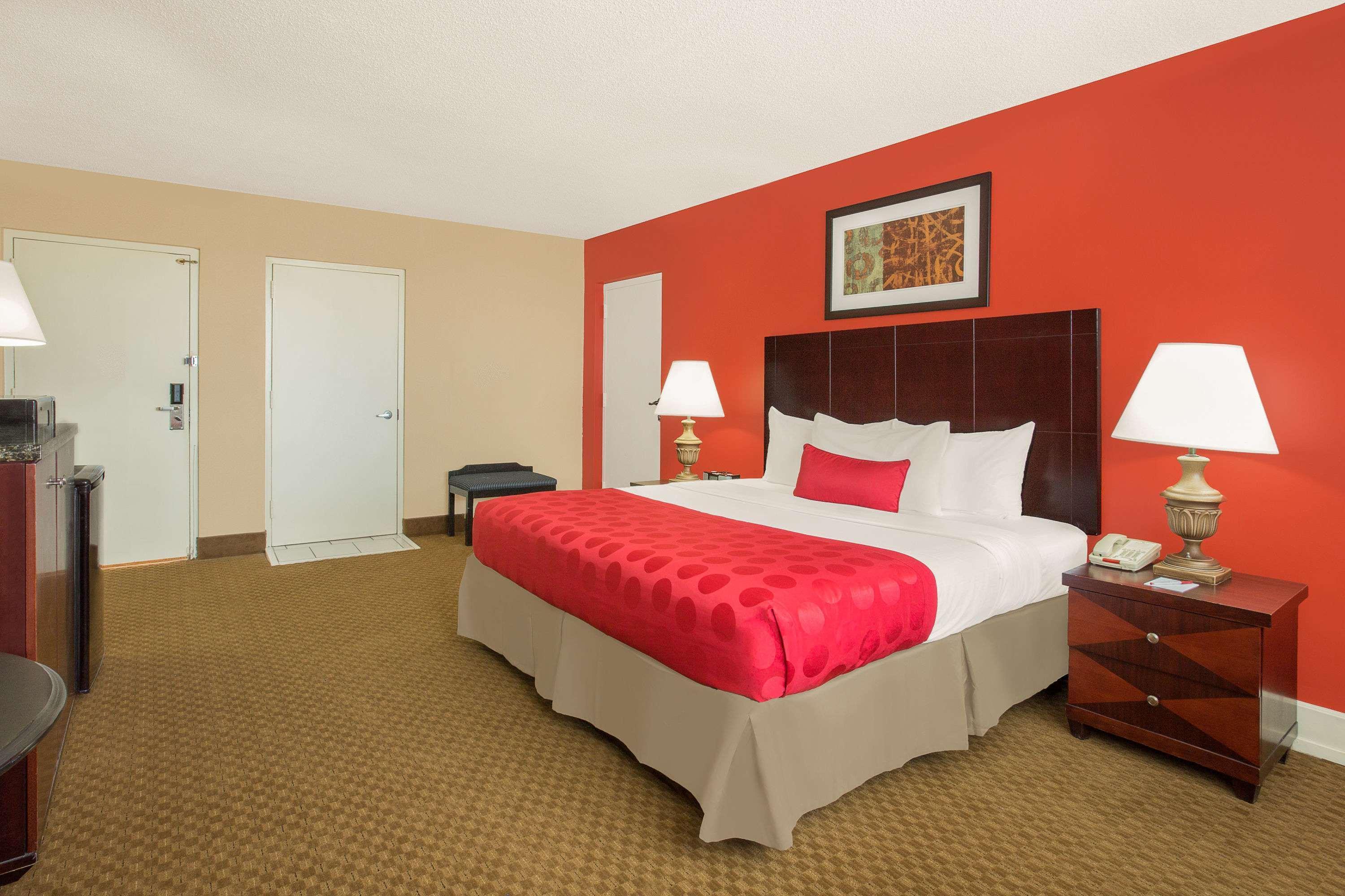 Ramada Plaza By Wyndham Fayetteville Fort Bragg Area Esterno foto