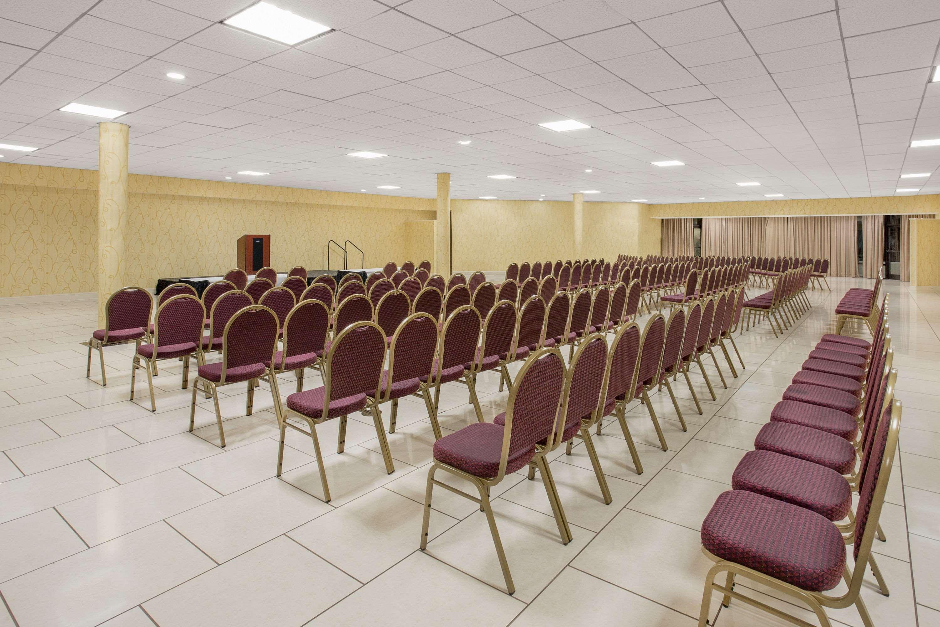 Ramada Plaza By Wyndham Fayetteville Fort Bragg Area Esterno foto
