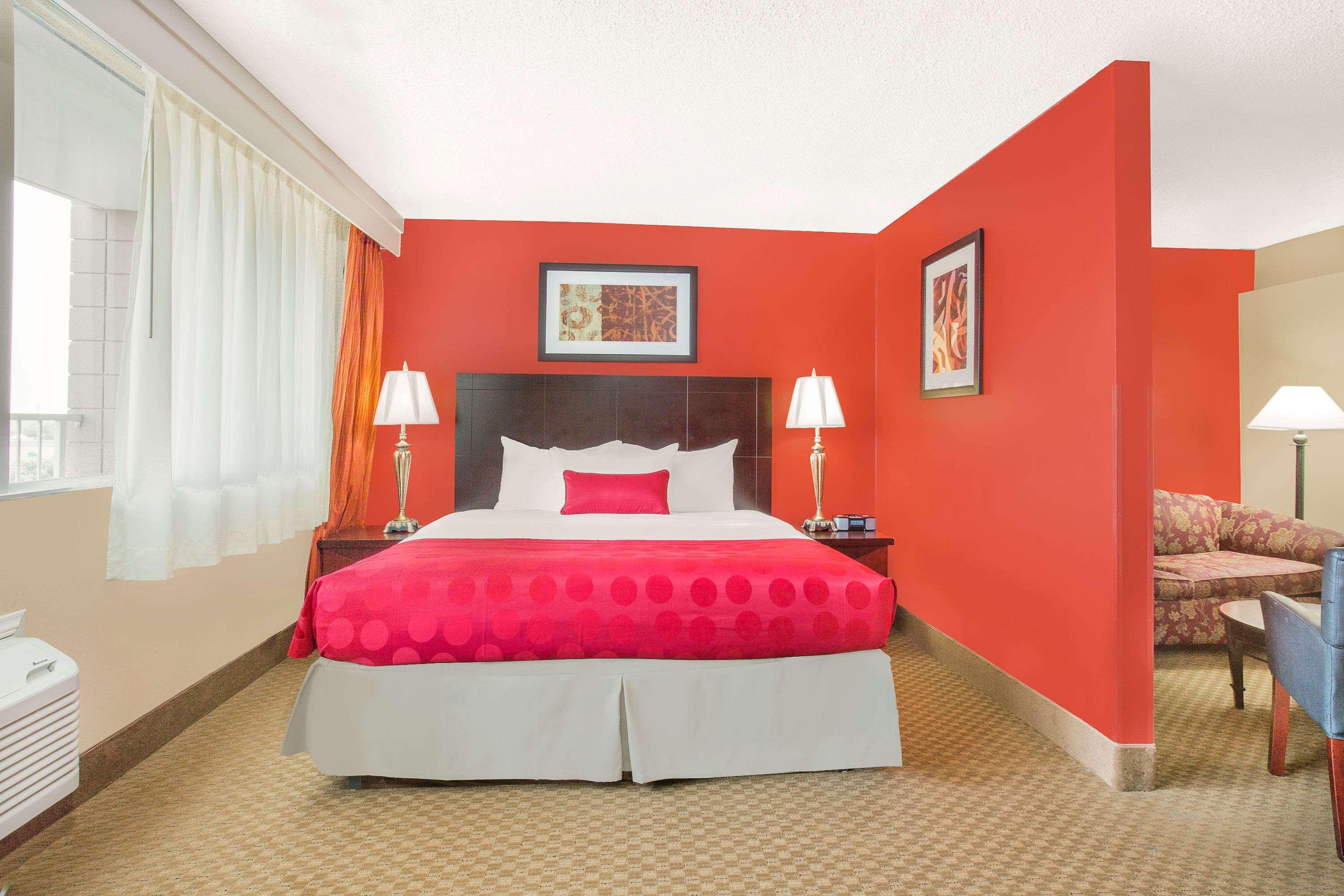 Ramada Plaza By Wyndham Fayetteville Fort Bragg Area Esterno foto