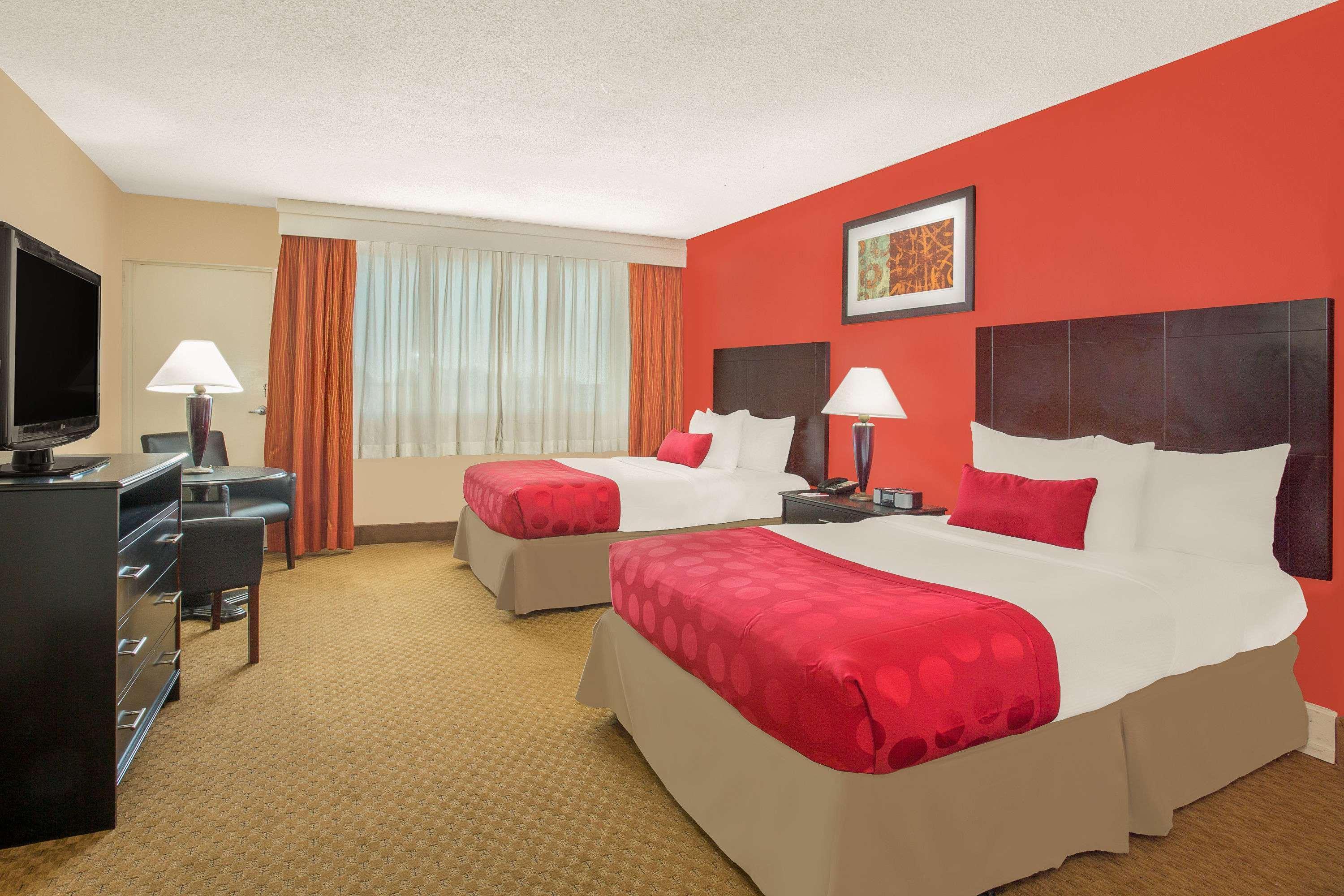 Ramada Plaza By Wyndham Fayetteville Fort Bragg Area Esterno foto