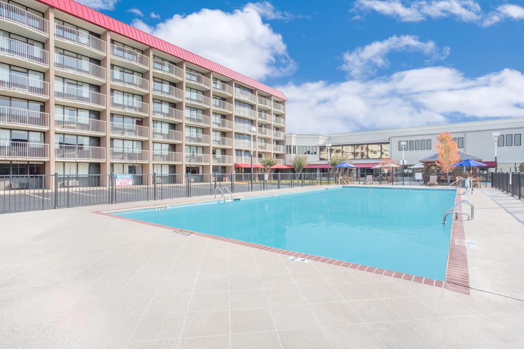 Ramada Plaza By Wyndham Fayetteville Fort Bragg Area Esterno foto