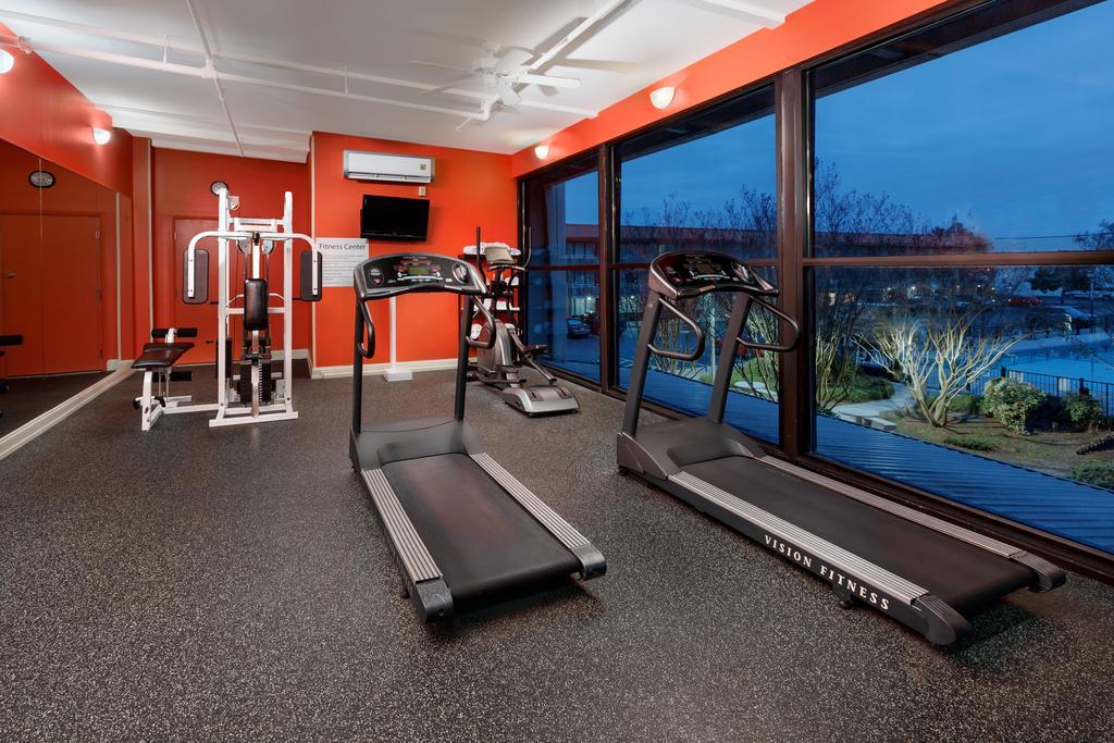 Ramada Plaza By Wyndham Fayetteville Fort Bragg Area Esterno foto
